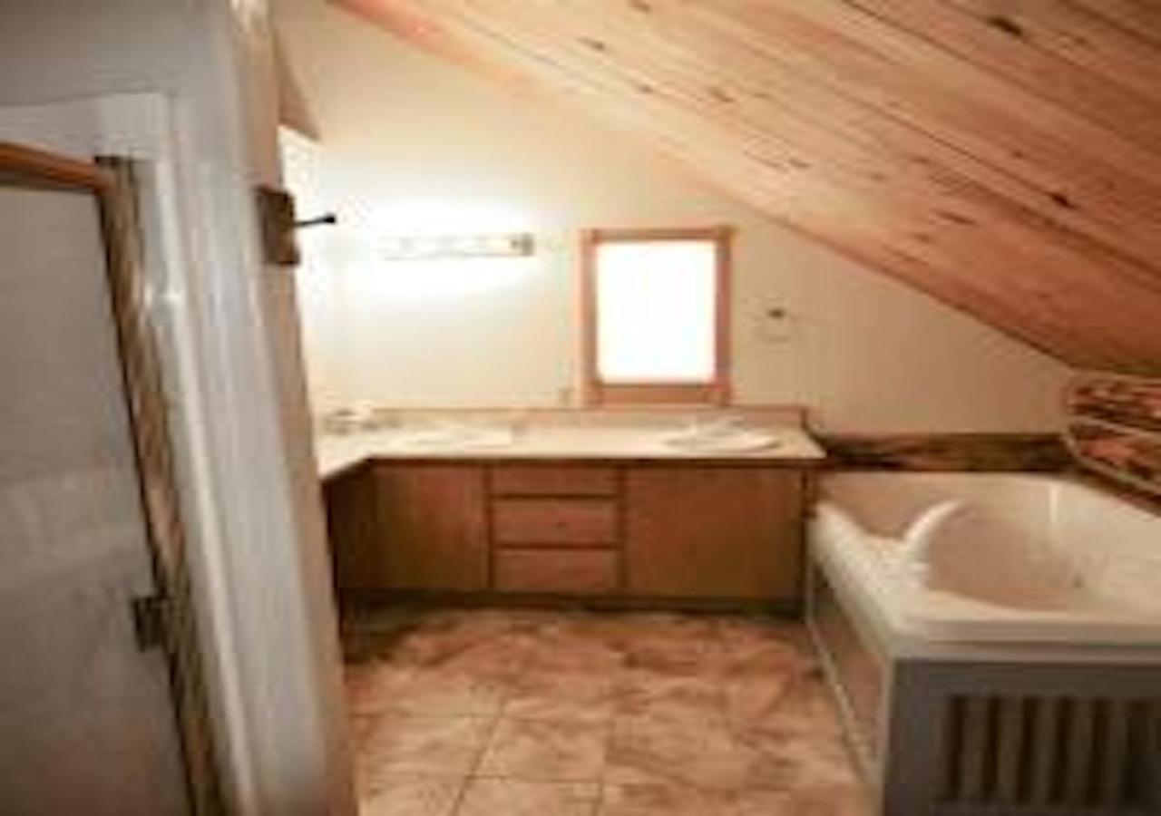 Log Haven In Blanding Villa Exterior photo
